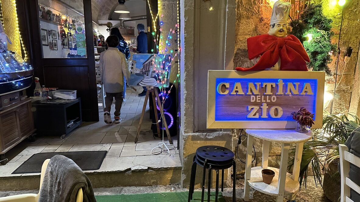 The entrance of Cantina dello Zio, decorated for Christmas